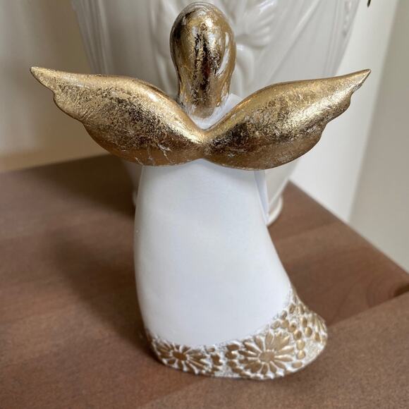 Angel Bell Figurine "Sisters are Forever Friends" New In Box - Picture 2 of 5